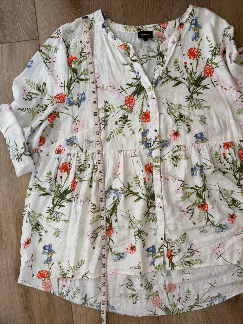 JONES & CO White Floral Tunic Blouse EUC - Picture 5 of 7